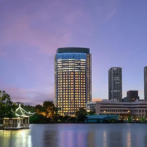 Отель Hualuxe Changfeng Park, Шанхай